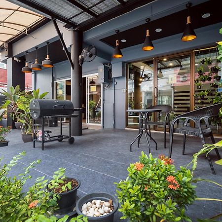 Black Pantera Hostel Patong Eksteriør bilde