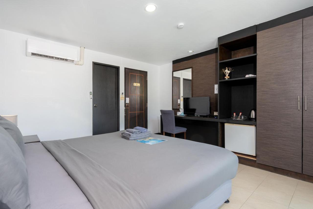 Black Pantera Hostel Patong Eksteriør bilde