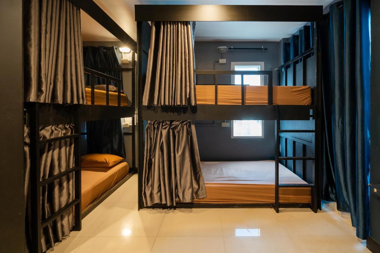 Black Pantera Hostel Patong Eksteriør bilde