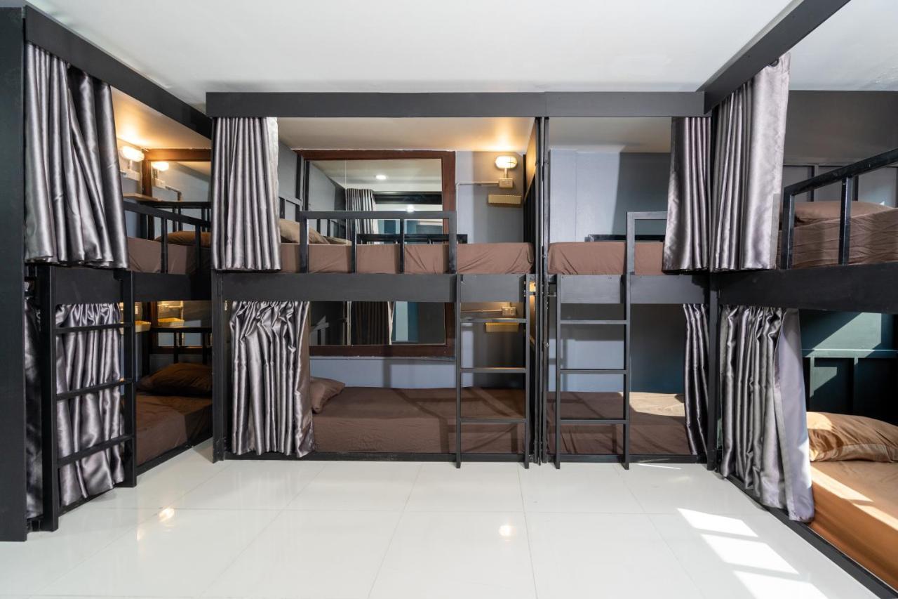 Black Pantera Hostel Patong Eksteriør bilde