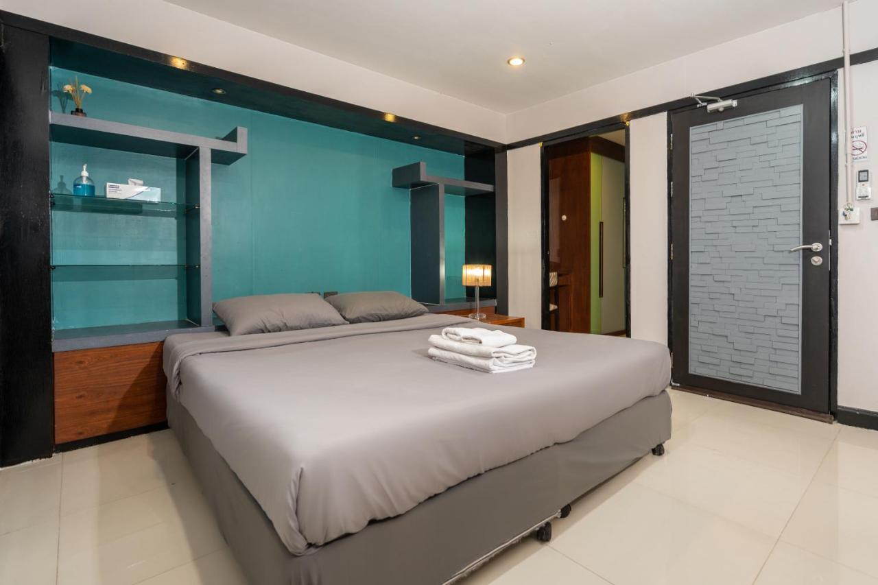 Black Pantera Hostel Patong Eksteriør bilde