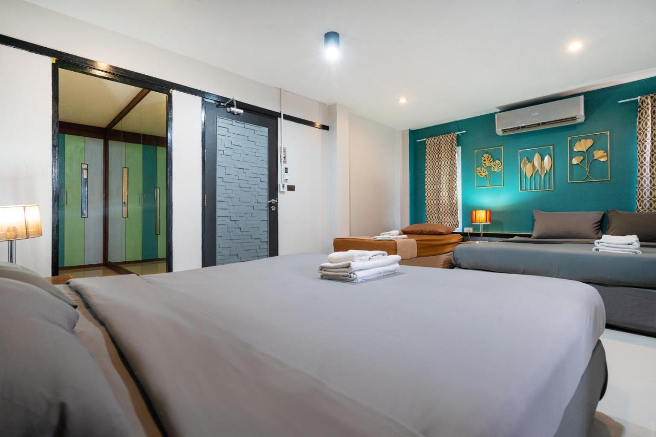 Black Pantera Hostel Patong Eksteriør bilde