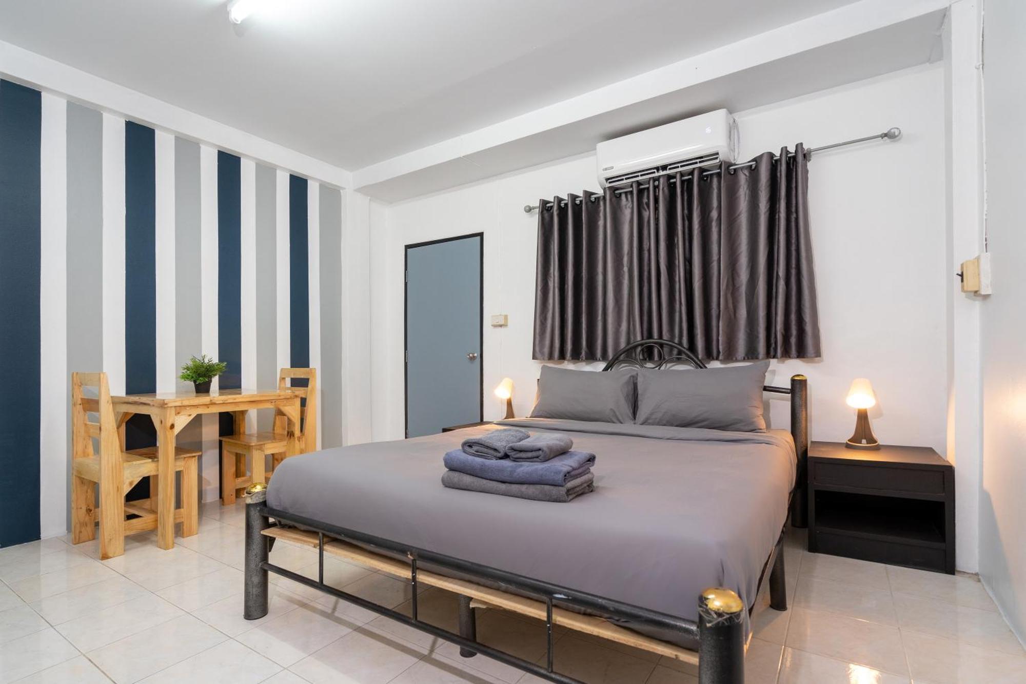 Black Pantera Hostel Patong Eksteriør bilde