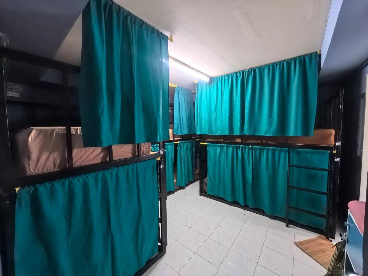 Black Pantera Hostel Patong Eksteriør bilde
